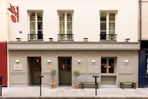 Exterior - La Dépendance (Paris)