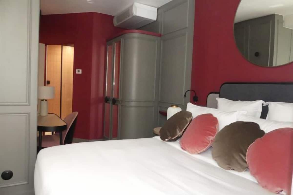 Ropa de cama de alta calidad y minibar 