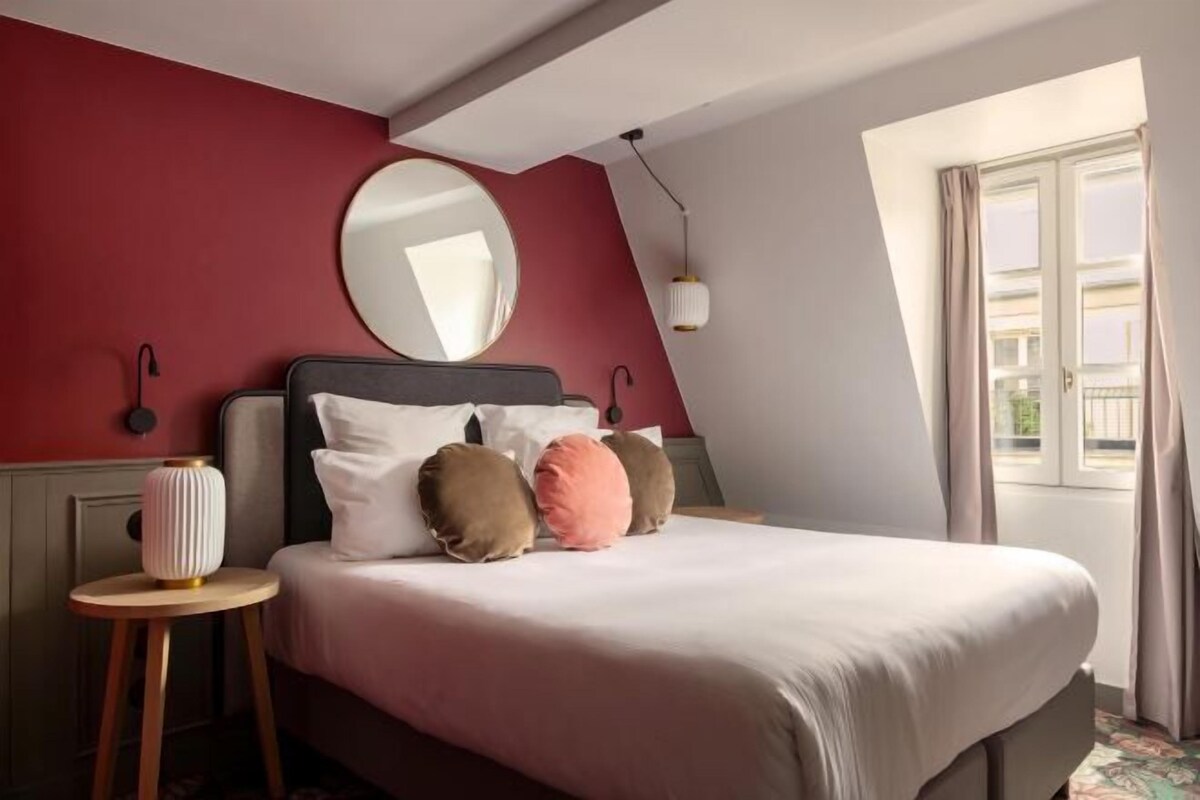 Ropa de cama de alta calidad, minibar, caja fuerte y escritorio