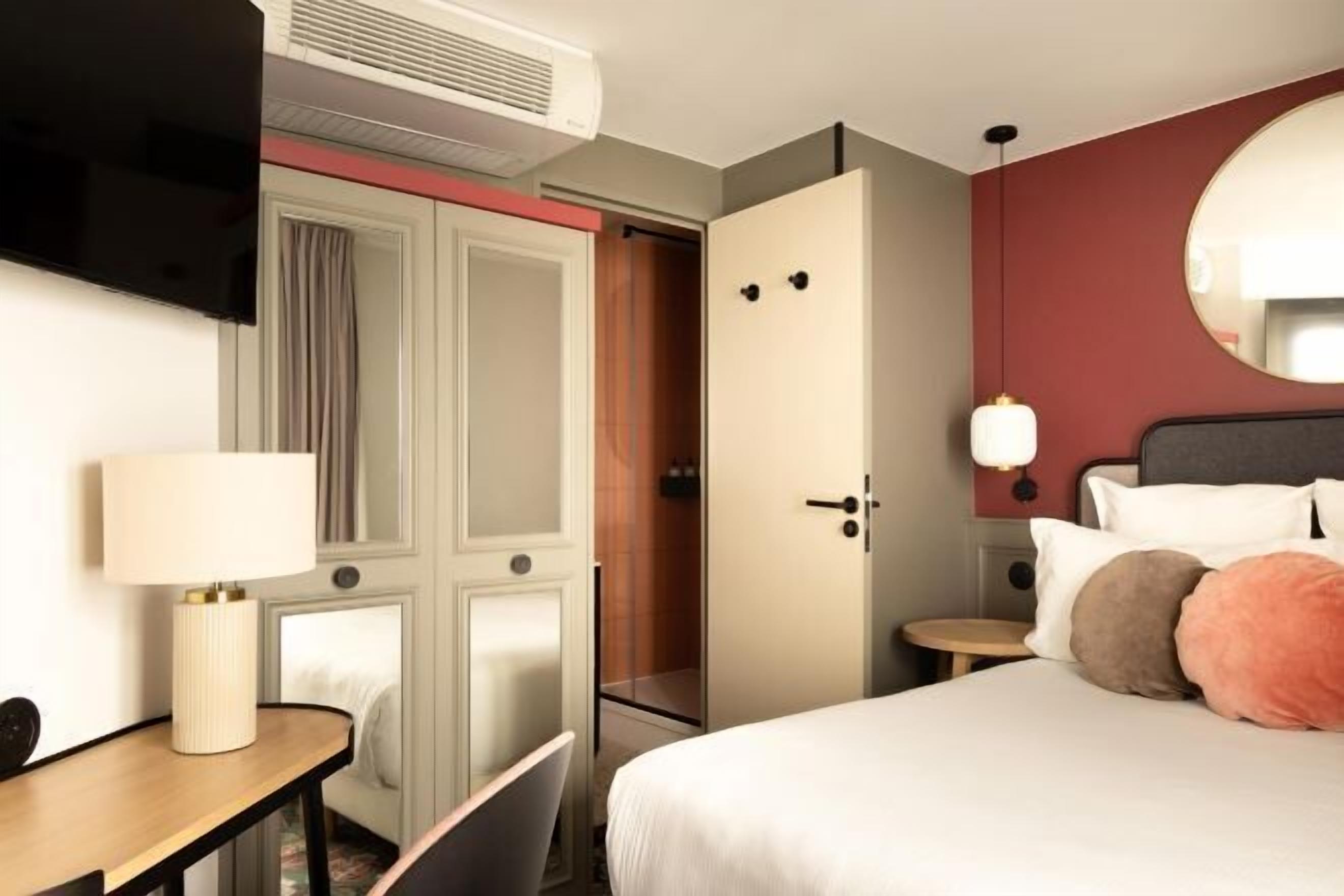 Sengetøy av topp kvalitet, minibar, safe på rommet og skrivebord