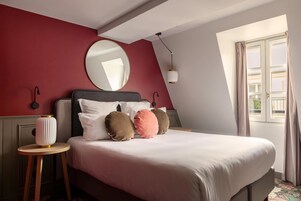 Ropa de cama de alta calidad y minibar 