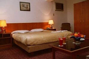 Soundproofing, free cots/infant beds, rollaway beds, WiFi - Pharaoh Egypt Hotel (Giza)