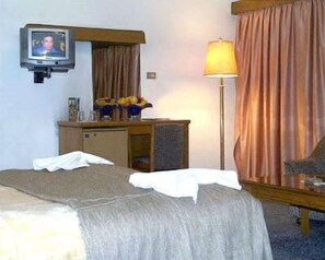 Soundproofing, free cribs/infant beds, rollaway beds, WiFi - Pharaoh Egypt Hotel (Giza)
