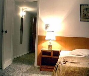 Habitacions insonoritzades, bressols gratuïts, llits addicionals i wifi