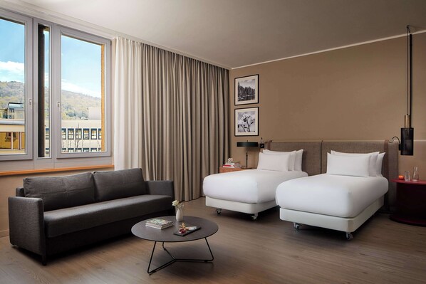 고급 침구, 미니바, 객실 내 금고, 책상