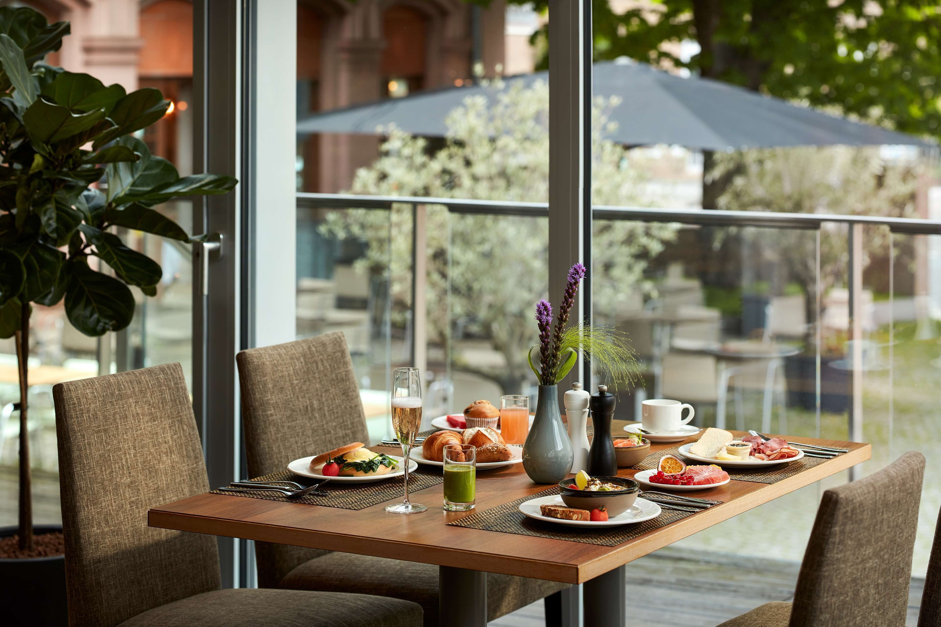 Petit déjeuner buffet servi tous les jours en supplément