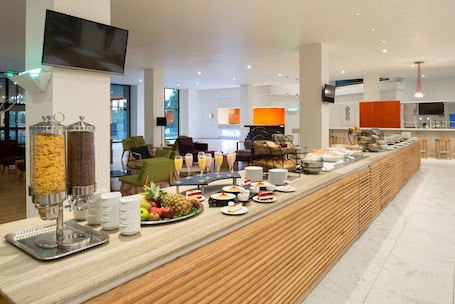 Desayuno a la carta diario (MXN 290 por persona)