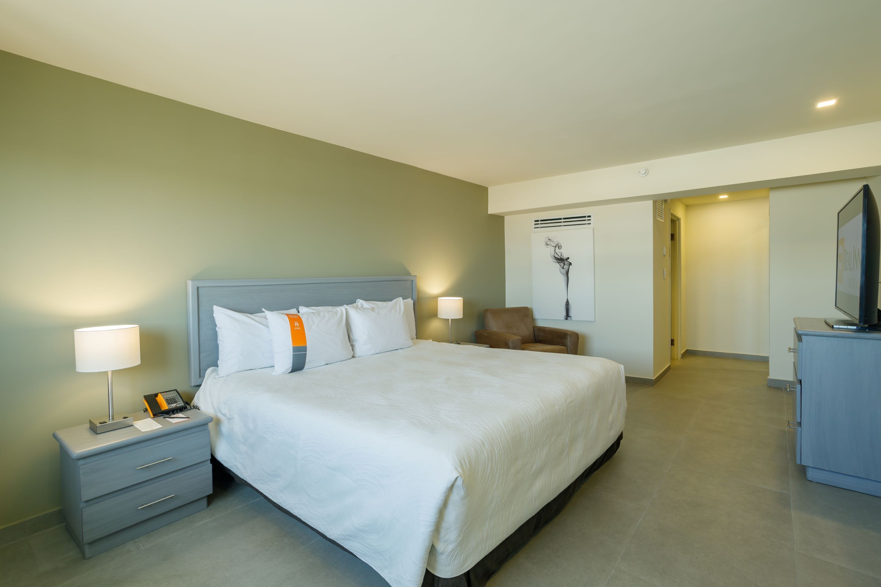 Suite Ejecutiva King | Ropa de cama de alta calidad y caja de seguridad en la habitación 