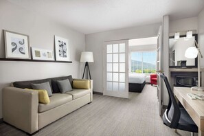 Coffres-forts dans les chambres, fer et planche à repasser