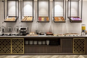 Café da manhã com buffet todos os dias mediante uma taxa