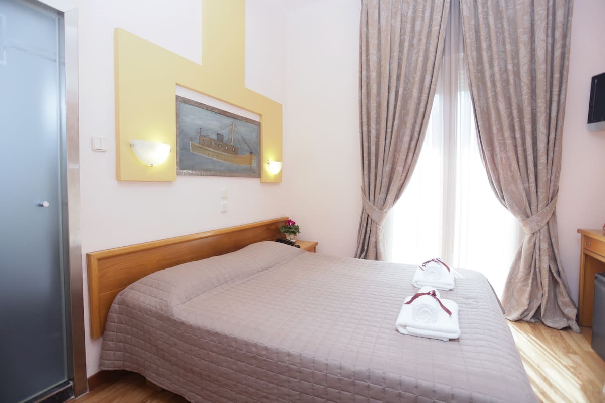 Kamar Single | Seprai premium, meja kerja, tirai kedap cahaya, dan kedap suara