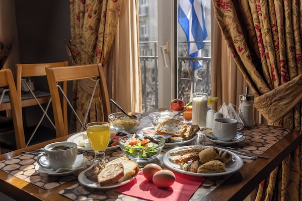 Daily buffet breakfast for a fee