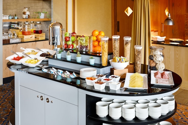Daily full breakfast (GBP 12 per person)