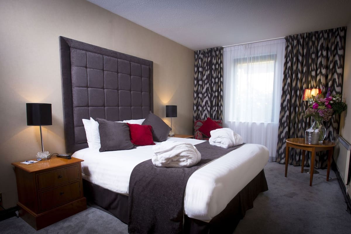 Desk, iron/ironing board, free WiFi, bed sheets
