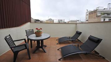 Habitación clásica, 1 cama doble o 2 individuales, terraza | Terraza o patio