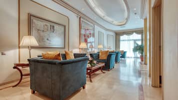 Televisión LCD de 42 pulgadas con canales por satélite, una televisión