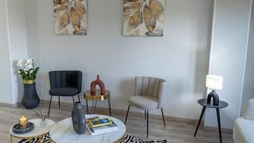 1 King Bed, Suite | Minibar, in-room safe, desk, free WiFi