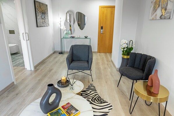 スイート 禁煙 | ミニバー、セーフティボックス (室内)、デスク、WiFi (無料)