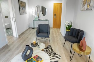 Suite, no fumadores | Minibar, caja fuerte, escritorio y wifi gratis