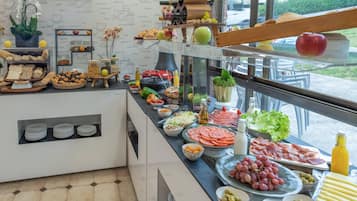 Daily buffet breakfast (EUR 15 per person)