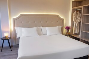 スイート 禁煙 | ミニバー、セーフティボックス (室内)、デスク、WiFi (無料)