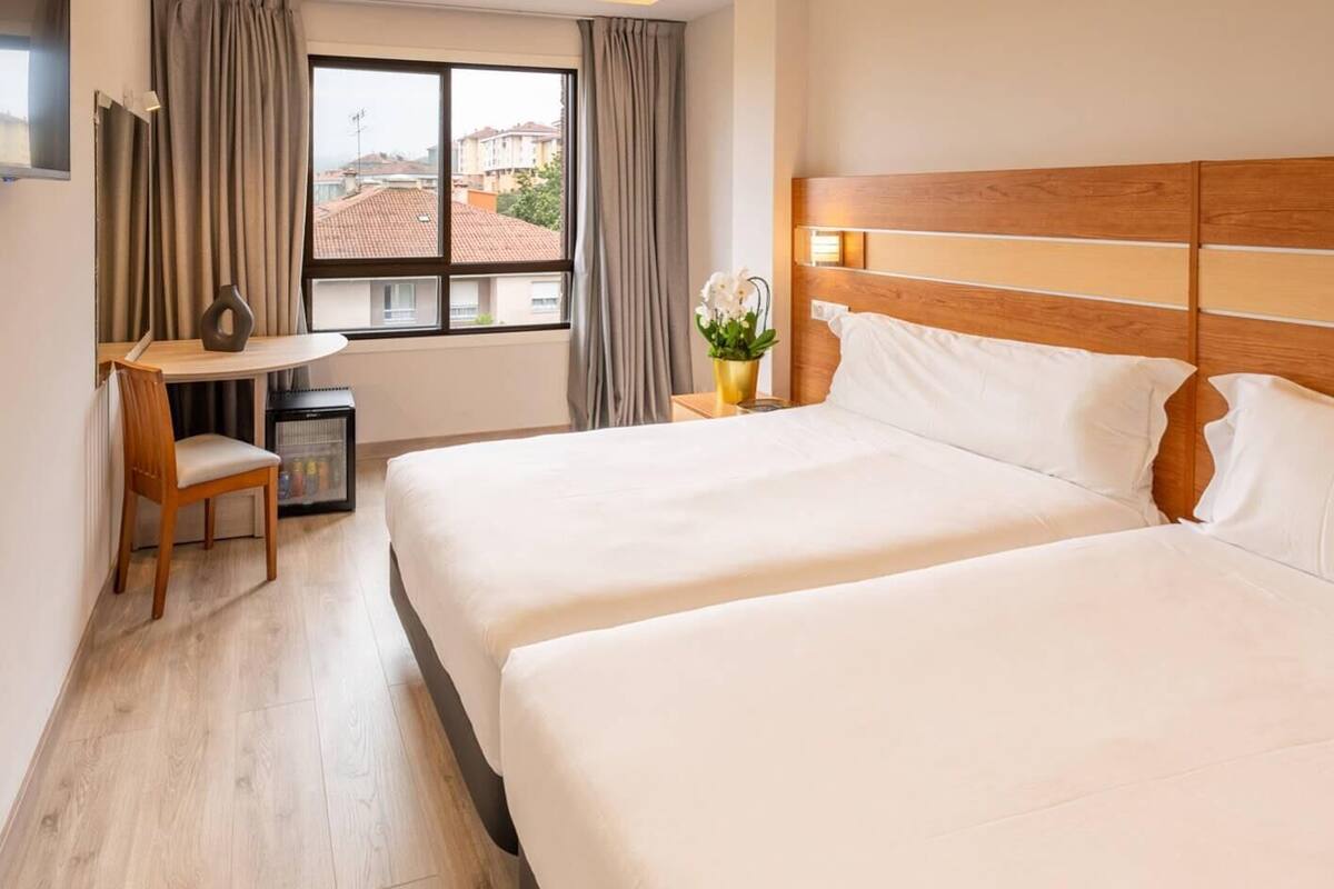 Standardzimmer, Nichtraucher | Minibar, Zimmersafe, Schreibtisch, kostenloses WLAN