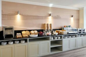 Dagelijks ontbijtbuffet (GBP 14.50 per persoon)