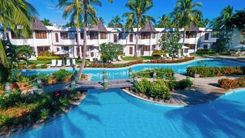 2 outdoor pools, open 7:00 AM to 6:30 PM, pool loungers