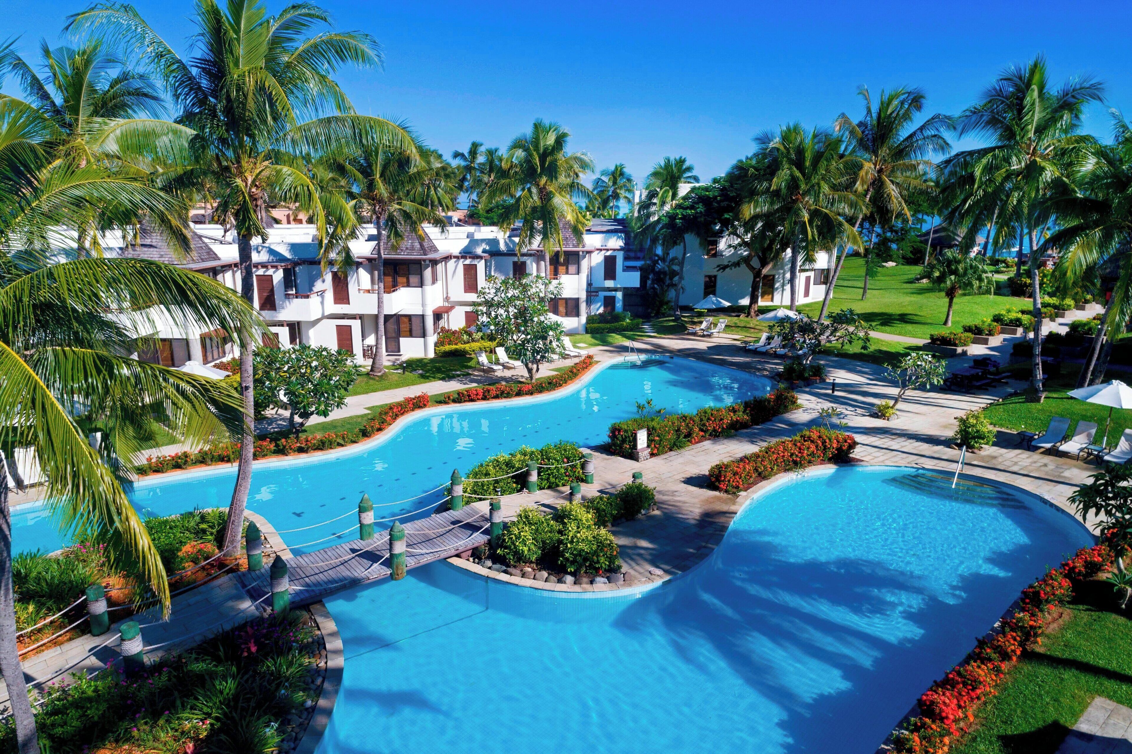 2 outdoor pools, open 7:00 am to 6:30 pm, pool loungers