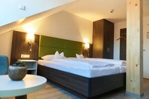 City Double Room | Desk, iron/ironing board, free WiFi, bed sheets
