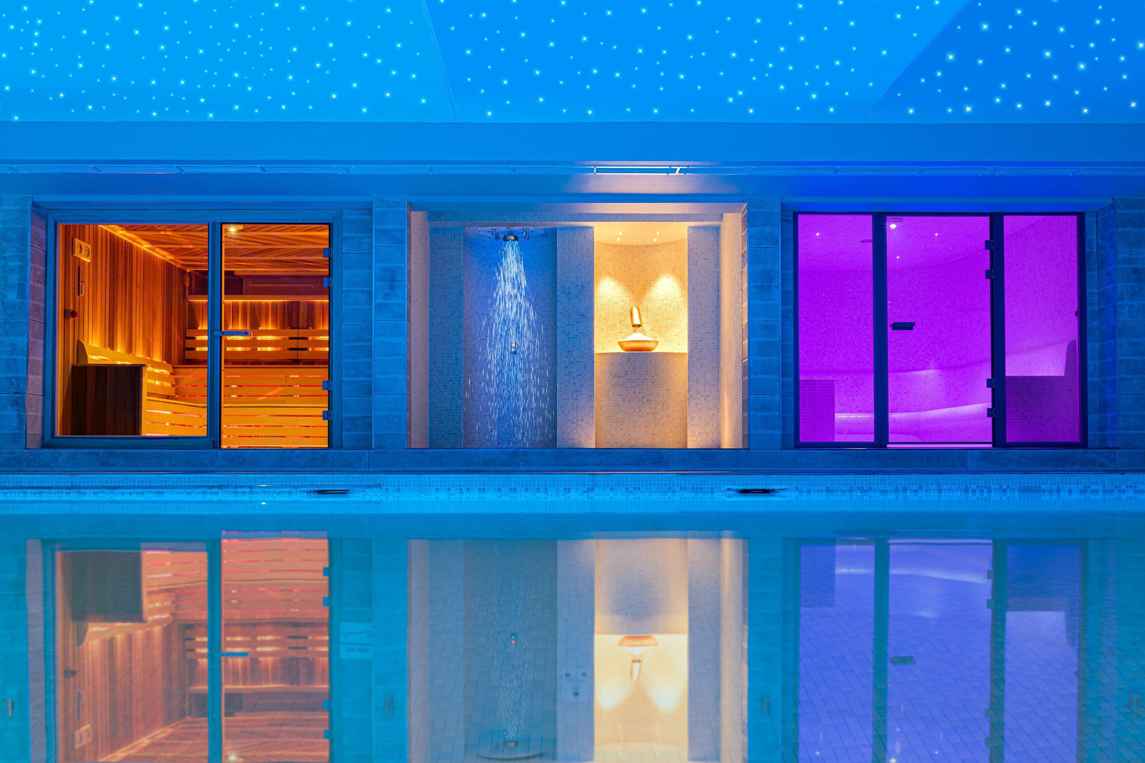 Salas de tratamientos para parejas, sauna, bañera de hidromasaje 