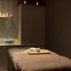 Couples treatment room(s), sauna, hot tub, steam room, body treatments