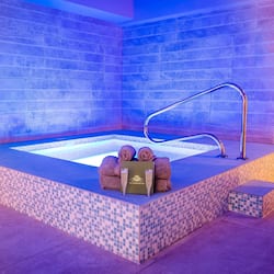 Couples treatment room(s), sauna, hot tub, steam room, body treatments