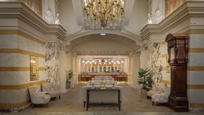 A grand lobby with a chandelier, marble columns, and a reception desk. - DoubleTree by Hilton Harrogate Majestic Hotel & Spa (Harrogate)
