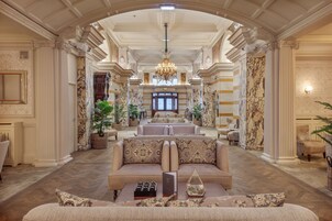 Breakfast, lunch and dinner served