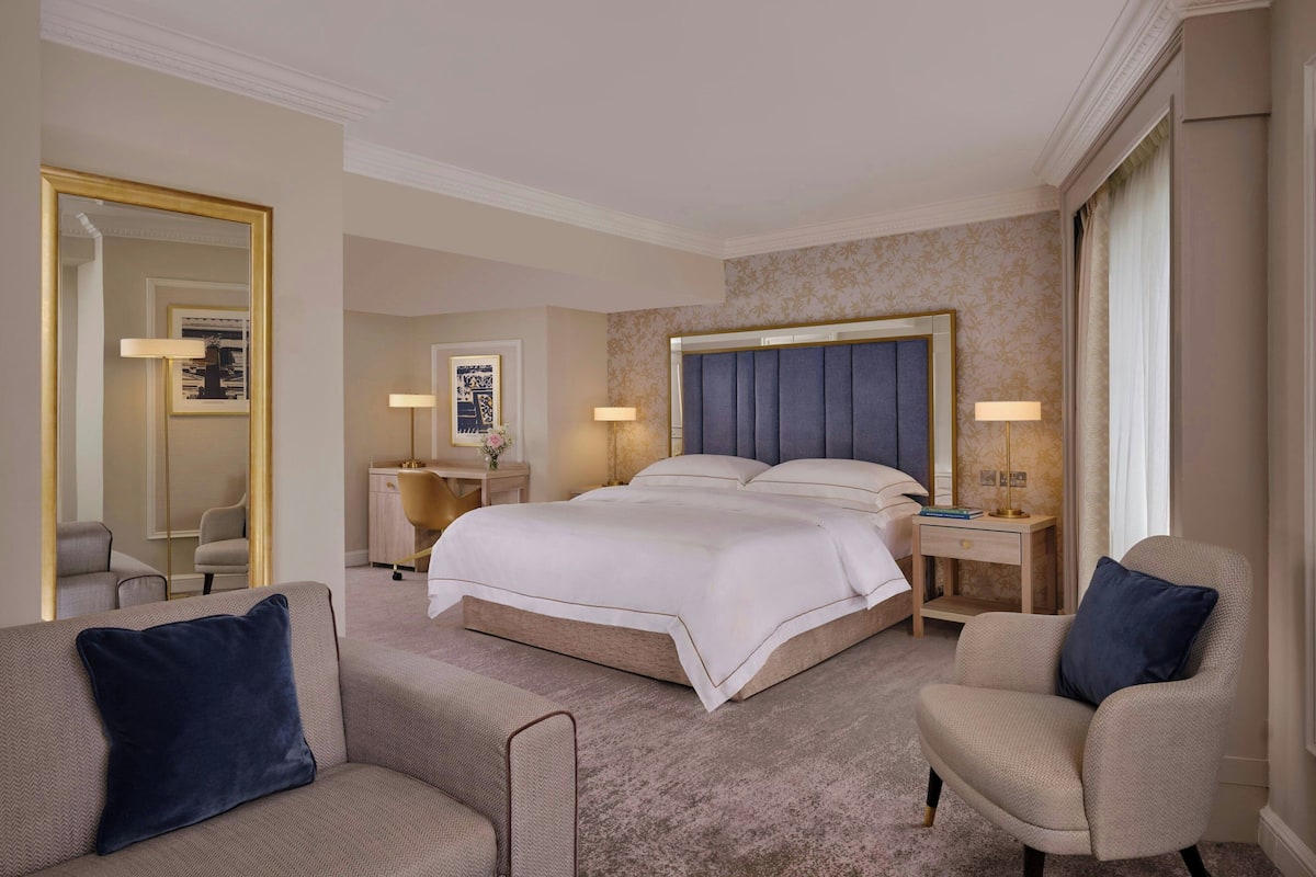 Junior Suite, 1 King Bed, City View