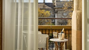 A balcony with a table, two chairs, and a bottle of champagne. - The College Green Hotel Dublin, Autograph Collection (Dublin)