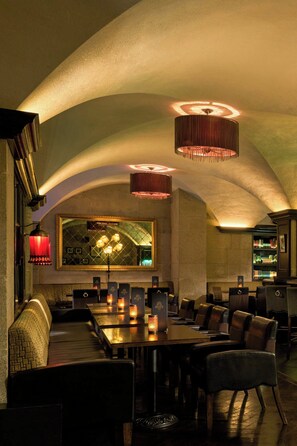 Bar (on property) - The College Green Hotel Dublin, Autograph Collection (Dublin)