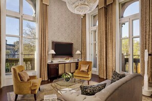 Presidential-Suite, 1 King-Bett, Stadtblick | 1 Schlafzimmer, hochwertige Bettwaren, Pillowtop-Betten, Minibar