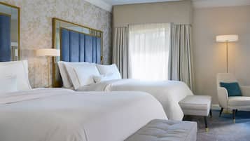 Habitación, 2 camas dobles, vistas a la ciudad | Ropa de cama de alta calidad, colchones con acolchado adicional, minibar