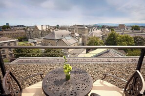 Deluxe Room, 1 King Bed, Non Smoking, City View (Balcony)