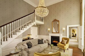 Presidential-Suite, 1 King-Bett, Stadtblick | 1 Schlafzimmer, hochwertige Bettwaren, Pillowtop-Betten, Minibar