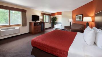 Studio Suite, 1 King Bed, Mobility Accessible, Non Smoking (Bathtub w/ Grab Bars) | Desk, blackout drapes, iron/ironing board, free WiFi