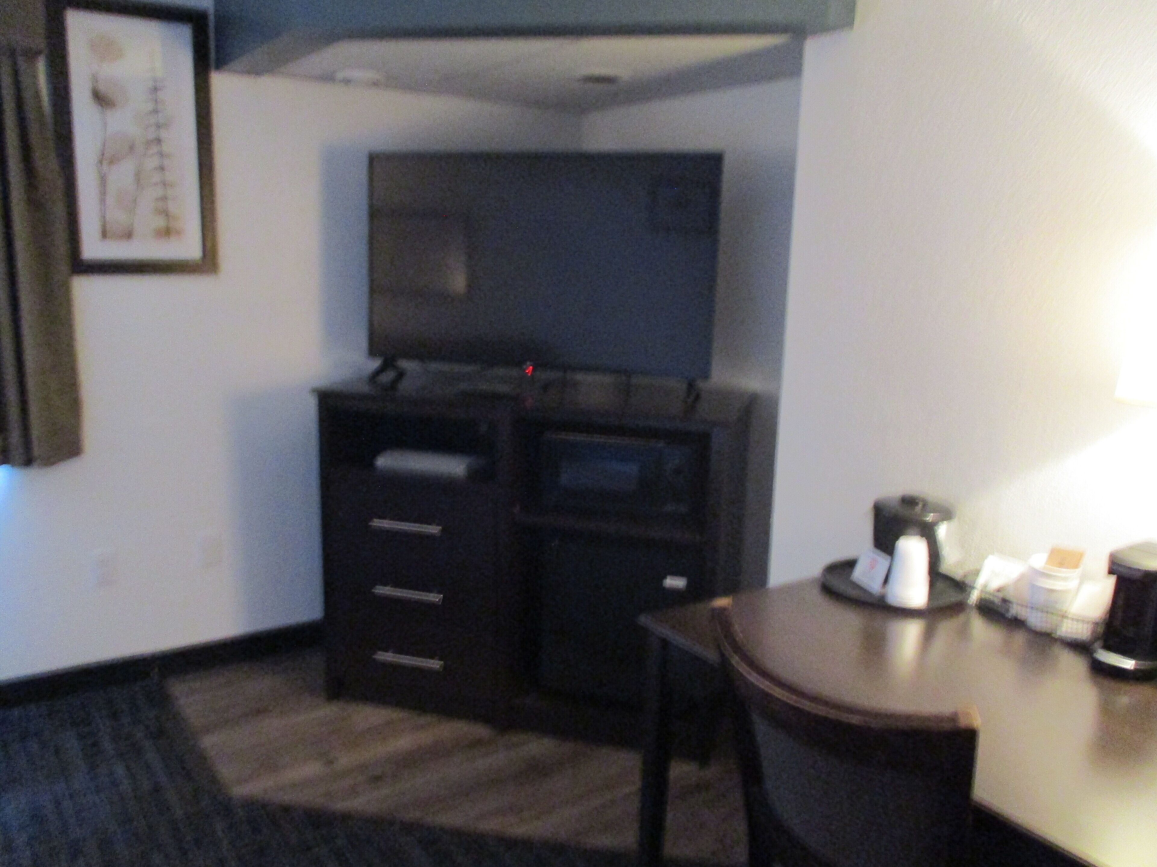 suite, 1 king bed, non smoking | desk, blackout curtains, soundproofing, iron/ironing board