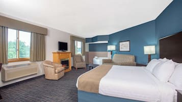 Studio Suite Deluxe, 1 giường cỡ king, không hút thuốc | Bàn, màn/rèm cản sáng, phòng cách âm, bàn ủi/dụng cụ ủi quần áo