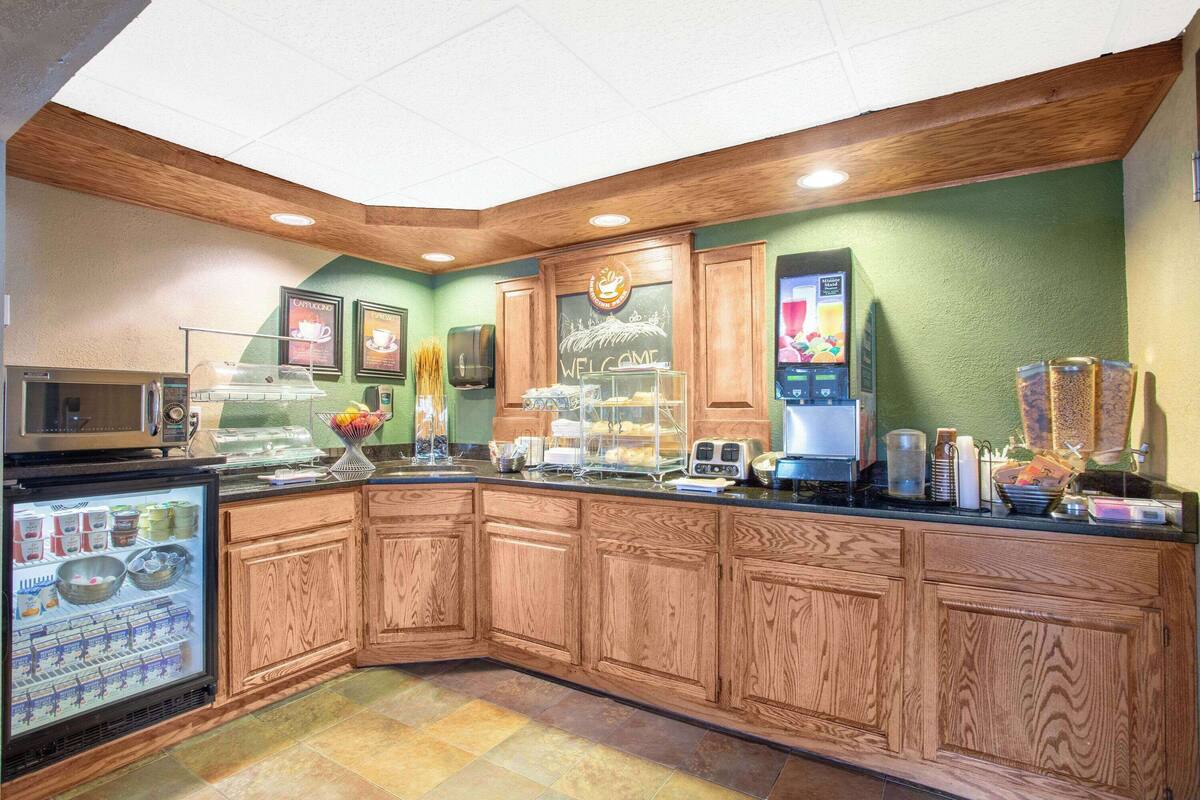 free daily full breakfast