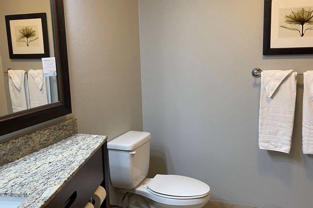 free toiletries, towels