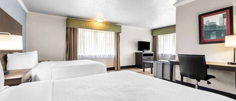 Standardzimmer, 2 Queen-Betten, Nichtraucher (with Single Sofabed;Larger Room) | Hochwertige Bettwaren, Schreibtisch, laptopgeeigneter Arbeitsplatz