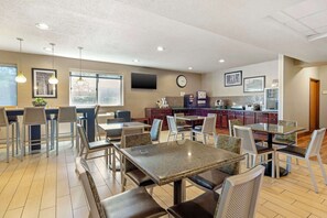 Free continental breakfast 