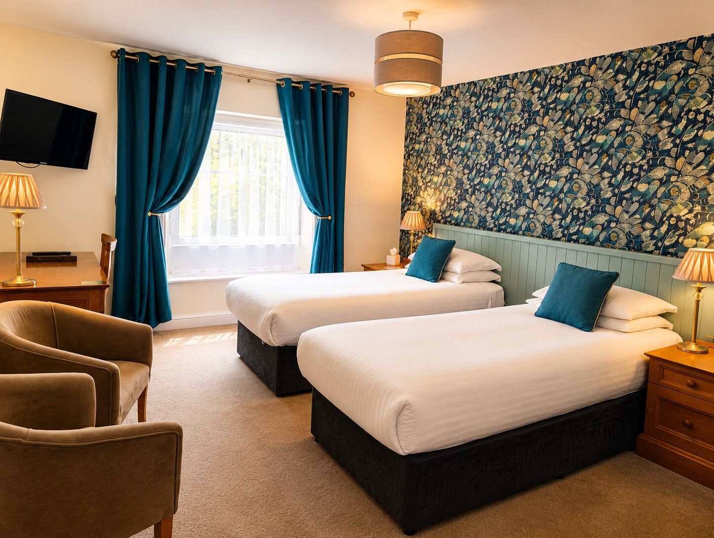 Executive Room, 2 Single Beds, Non Smoking | Hypo-allergenic bedding, in-room safe, desk, laptop workspace